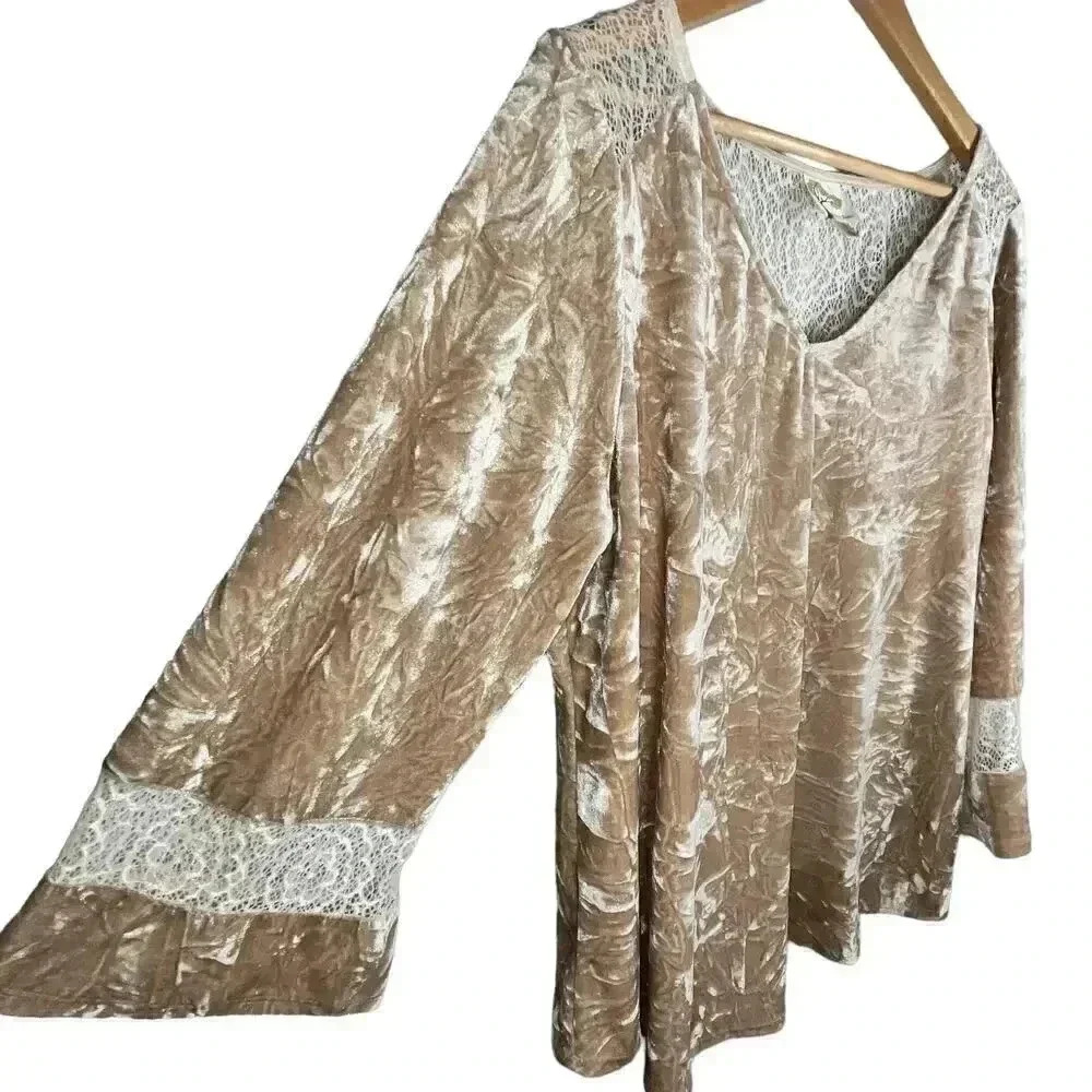 Fig and Flower Women's Beige Crushed Velvet Bell Sleeve Lace Back Top Large - Picture 3 of 4